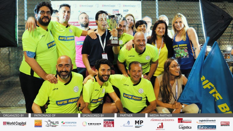 Sifte Berti alza la coppa della Logistic Cup 2019