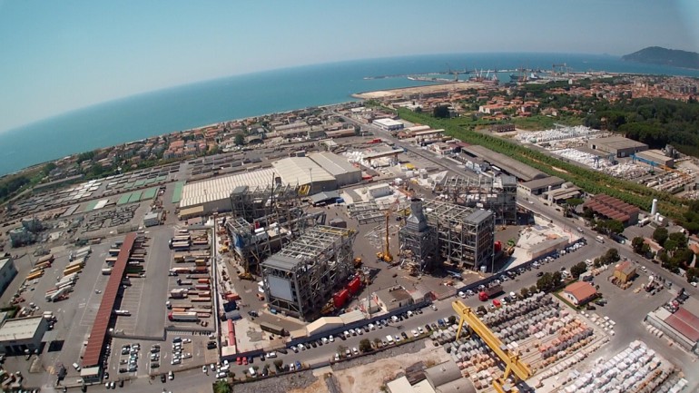Mammoet ritorna ad Avenza con 9 super moduli
