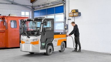 Nuovi trattori e trasportatori elettrici Still