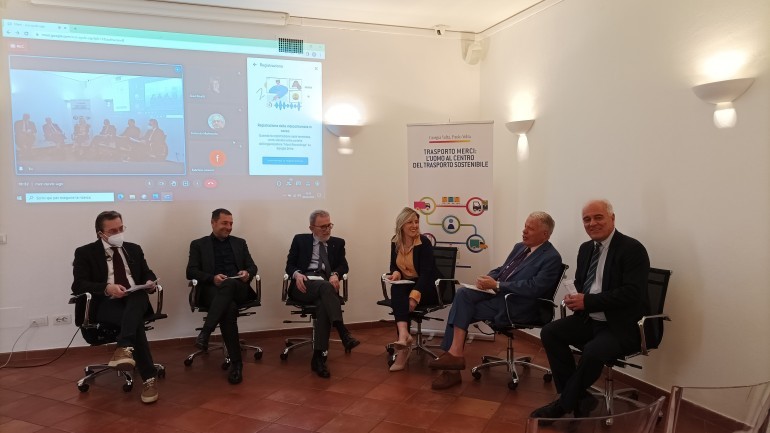 Trasporto merci: l’uomo al centro del trasporto sostenibile