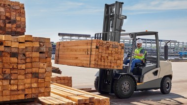 Carrelli elevatori Crown con portate fino a 5,5 tonnellate