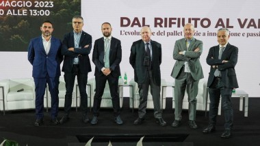 NOÈ, IL NUOVO PALLET CON MATERIE PRIME DA RICICLO