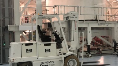 Un carrello elevatore per la nuova missione lunare