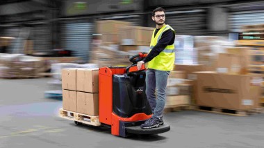 Nuovi transpallet con pedana ripiegabile