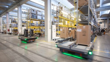 Veicoli AGV con trasferimento di energia senza contatto