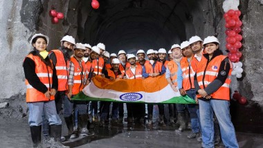 proseguono i lavori per LA LINEA FERROVIARIA LUNGO L’HIMALAYA