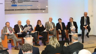 Porti, firmata a Taranto la carta della riforma