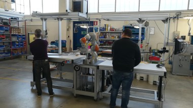 Fabbrica inclusiva: robot e sensori per gli over 50