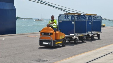 OM Still movimenta i bagagli nel porto di Venezia