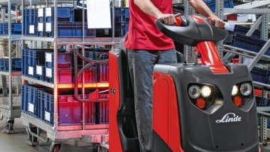 Trattore Linde con capacità di traino da 2 tonnellate