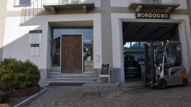 Il vino Borgogno si muove con OM Still