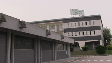 Schneider Electric "smails" con Replica Sistemi